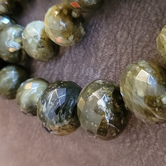 VTG OLIVE Green Chunky Acrylic Faceted Beaded Necklace - Picture 4 of 6